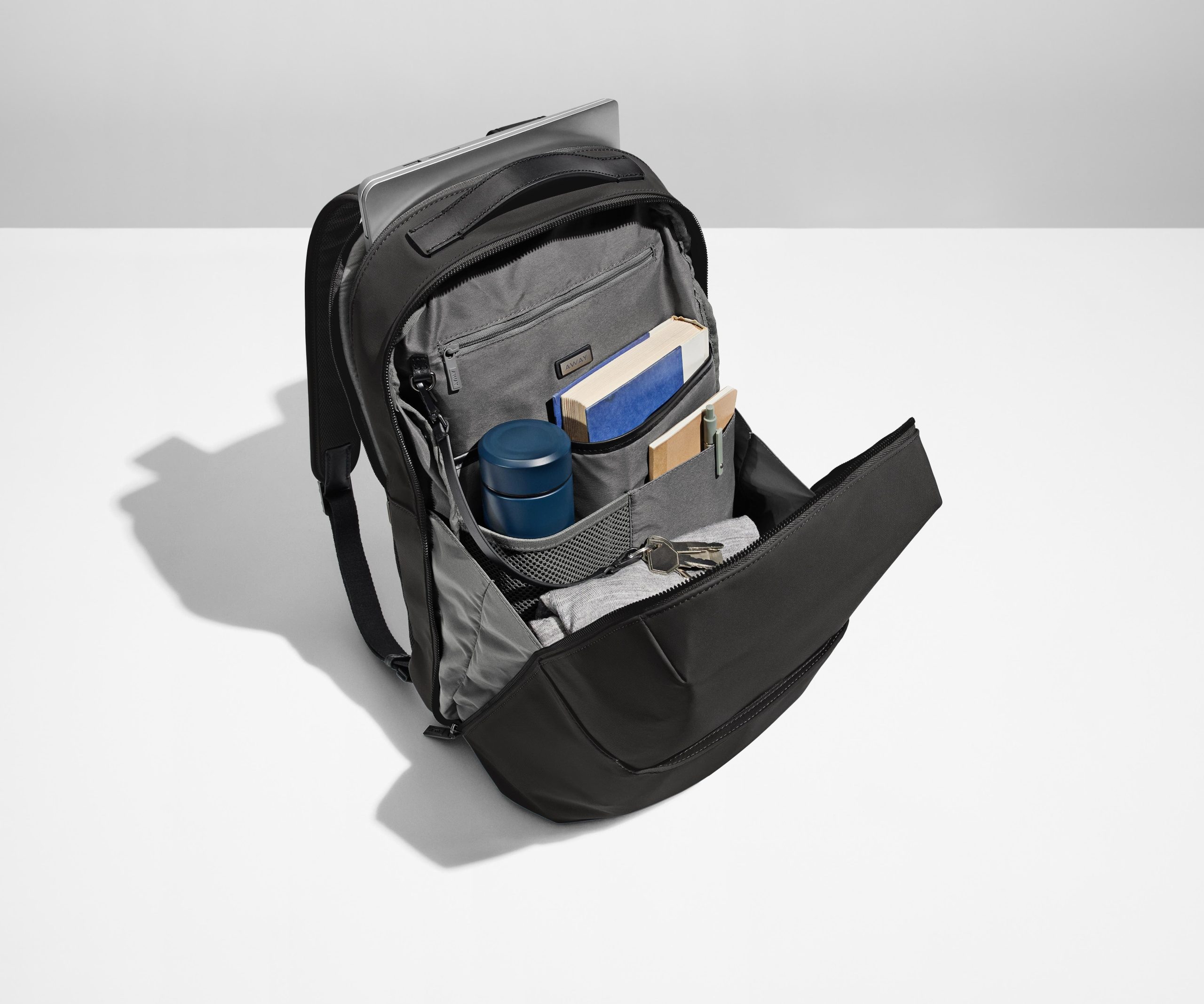 PDP_Backpack_Zip_Black_03_9c4cba8f-cd48-4987-96be-7155406c28b8.jpg